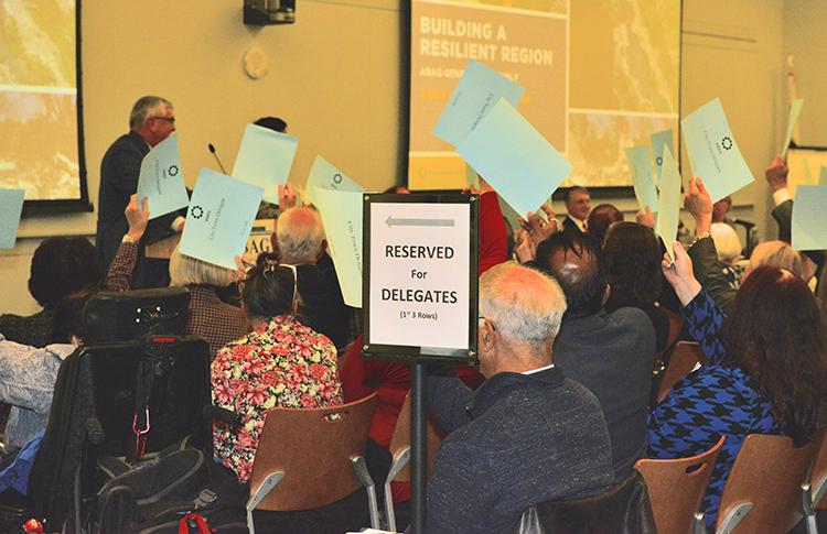 Meeting of ABAG's General Assembly, Voting cards held up